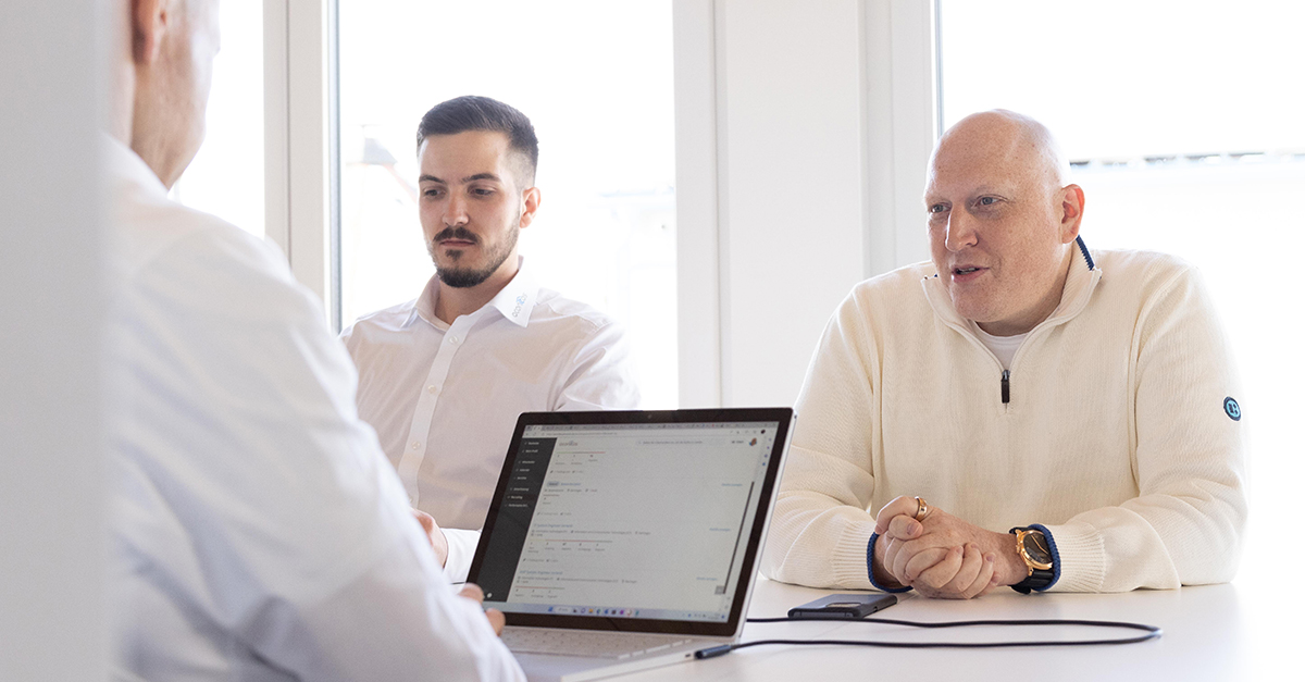 Social Media - Post Hinter den Kulissen Besprechung LinkedIn